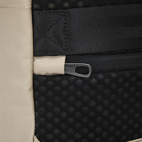 パックセーフ V20 シティバックパック